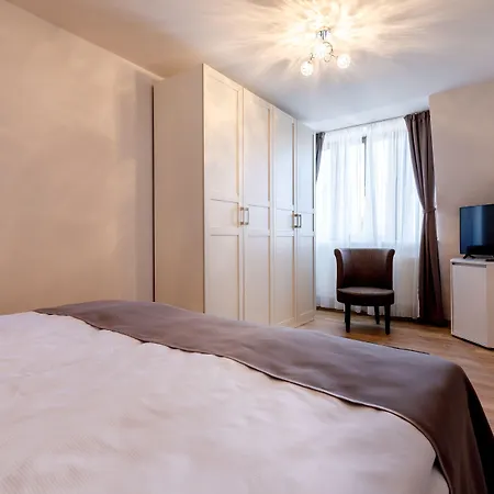 Menuet Apartment *