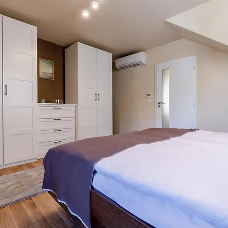 Menuet Apartment *