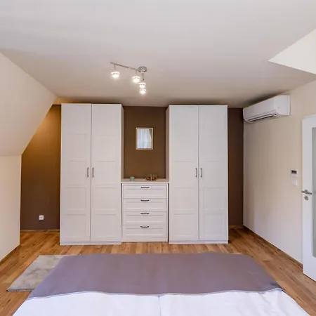 Apartment Menuet